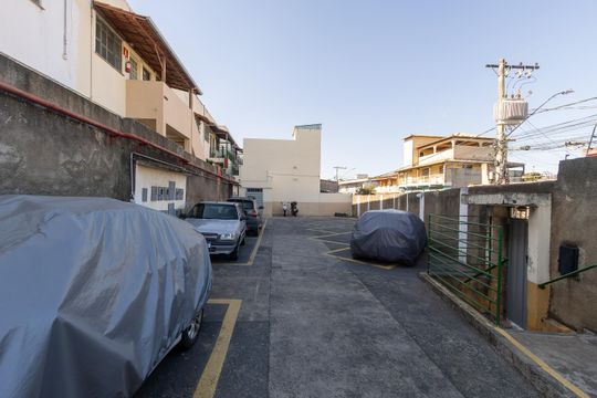 Estacionamento de apartamento à venda com 2 quartos, 60m² em Jaqueline, Belo Horizonte