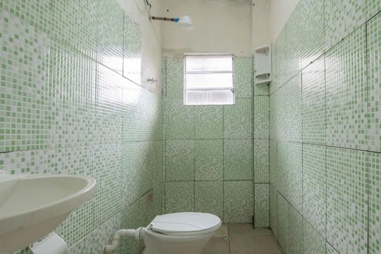 Banheiro de casa para alugar com 2 quartos, 60m² em Jardim Casablanca, São Paulo