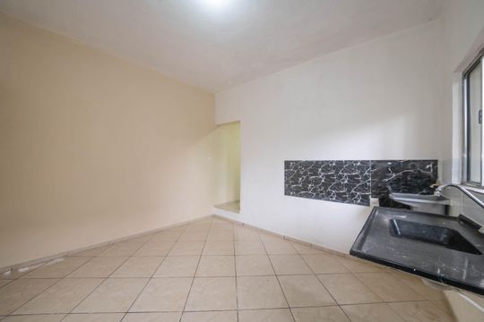Sala/Cozinha de casa para alugar com 2 quartos, 60m² em Jardim Casablanca, São Paulo