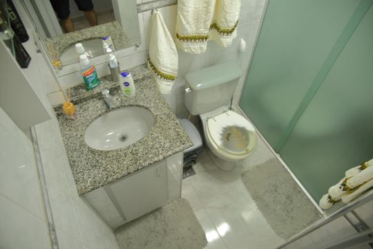 Banheiro de apartamento à venda com 2 quartos, 61m² em Jardim Copacabana, São Bernardo do Campo