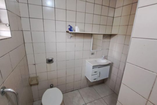 Banheiro de casa à venda com 3 quartos, 100m² em Vila Dalva, São Paulo