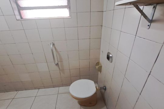 Banheiro de casa à venda com 3 quartos, 100m² em Vila Dalva, São Paulo