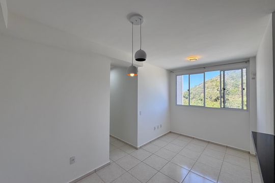 Sala de apartamento para alugar com 2 quartos, 50m² em Barra da Tijuca, Rio de Janeiro