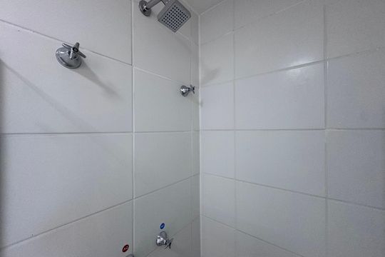 Banheiro Social de apartamento para alugar com 2 quartos, 50m² em Barra da Tijuca, Rio de Janeiro