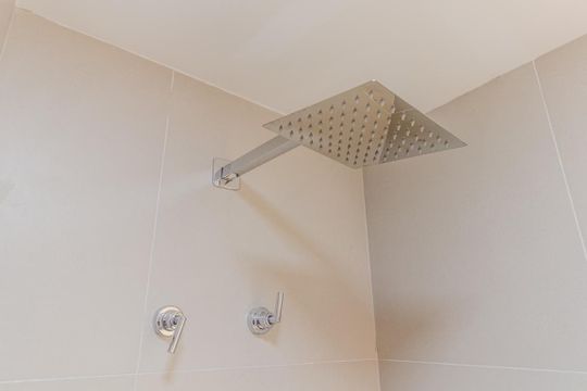 Banheiro de kitnet/studio à venda com 1 quarto, 25m² em Pinheiros, São Paulo