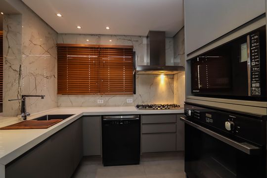 Cozinha de apartamento para alugar com 4 quartos, 193m² em Jardim Monte Kemel, São Paulo