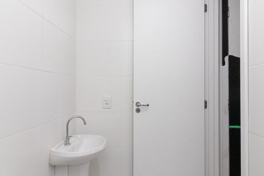Banheiro de apartamento para alugar com 1 quarto, 27m² em Vila Ré, São Paulo