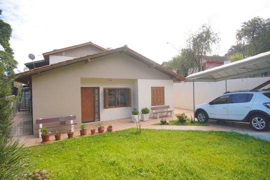 Quintal de casa à venda com 4 quartos, 300m² em Operário, Novo Hamburgo