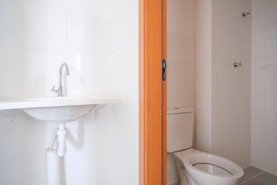 Banheiro Social de apartamento à venda com 2 quartos, 36m² em Vila Palmares, Santo André