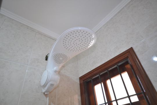 Banheiro da Suíte 1 de casa de condomínio para alugar com 3 quartos, 123m² em Vila Mazzei, São Paulo