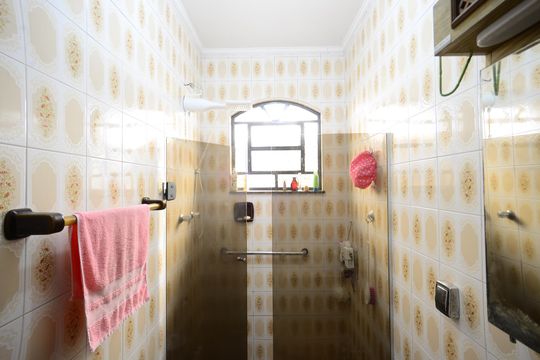 Banheiro de casa à venda com 4 quartos, 250m² em Vila Dom Pedro I, São Paulo