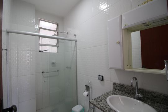 Banheiro Social de apartamento à venda com 2 quartos, 58m² em Anil, Rio de Janeiro