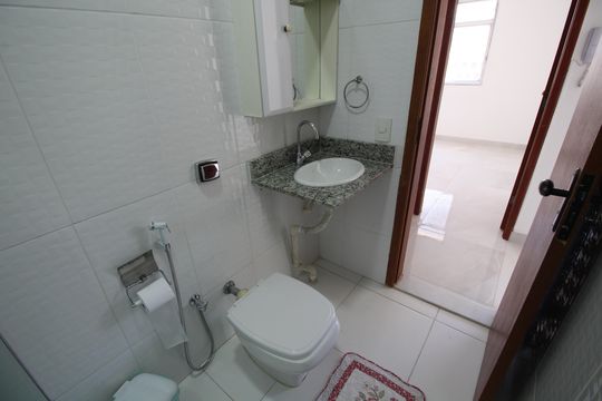 Banheiro Social de apartamento à venda com 2 quartos, 58m² em Anil, Rio de Janeiro
