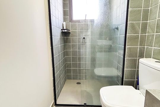 Banheiro da Suíte de apartamento à venda com 2 quartos, 49m² em Chácara Santo Antônio (zona Sul), São Paulo