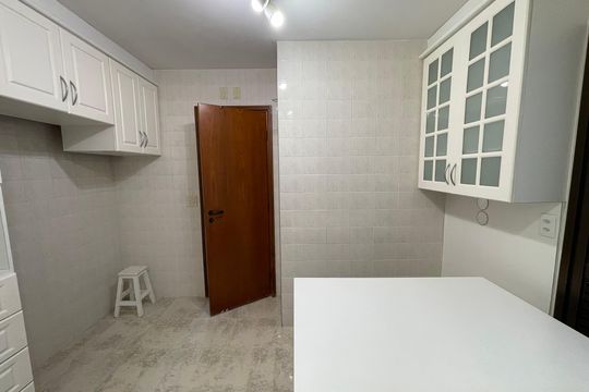 Cozinha de apartamento à venda com 3 quartos, 120m² em Cidade São Francisco, São Paulo