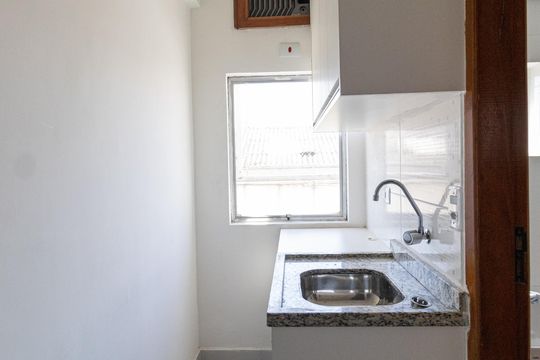 Cozinha de kitnet/studio à venda com 1 quarto, 17m² em Vila Marieta, São Paulo