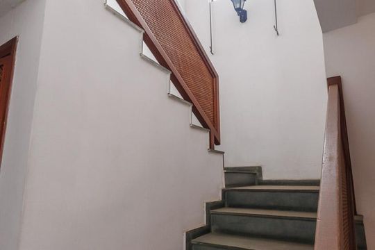 Escada de casa para alugar com 4 quartos, 350m² em Centro, Taubaté