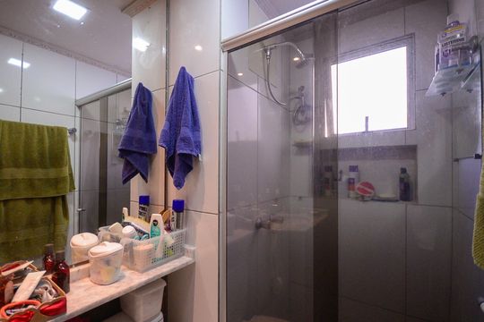 Banheiro  de apartamento à venda com 2 quartos, 49m² em Sacoma, São Paulo