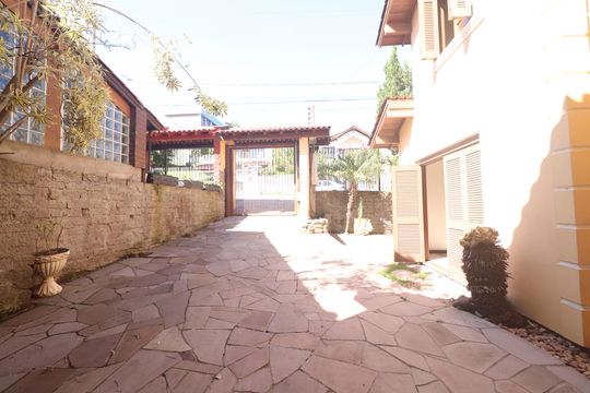 Garagem de casa à venda com 3 quartos, 223m² em Vila Nova, Novo Hamburgo