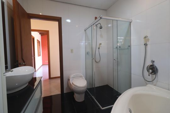 Banheiro de casa à venda com 3 quartos, 223m² em Vila Nova, Novo Hamburgo