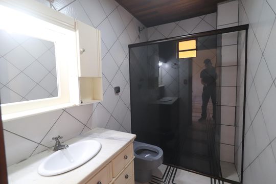 Banheiro de casa à venda com 3 quartos, 223m² em Vila Nova, Novo Hamburgo
