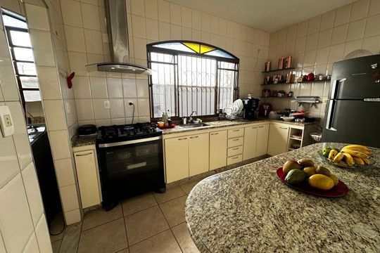 Cozinha de casa à venda com 4 quartos, 300m² em Nova Granada, Belo Horizonte