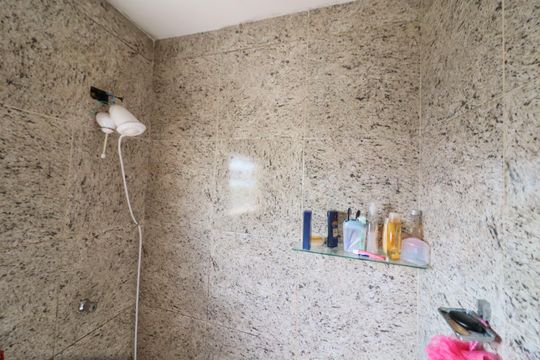 Banheiro Social de casa à venda com 6 quartos, 293m² em Padroeira, Osasco