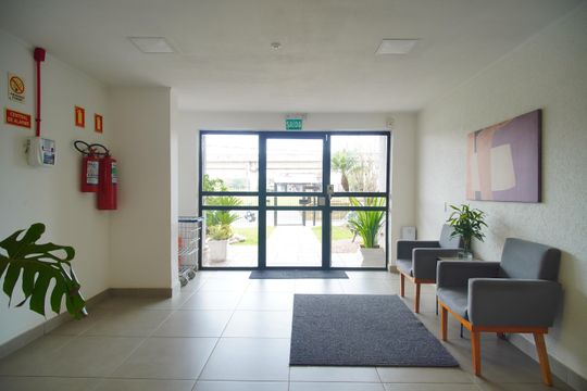 Hall de entrada de apartamento à venda com 1 quarto, 58m² em Centro, São Leopoldo