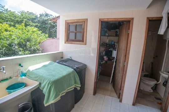 Casa à venda com 4 quartos, 248m² em Matapaca, Niterói