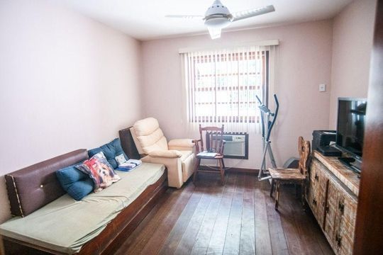 Casa à venda com 4 quartos, 248m² em Matapaca, Niterói