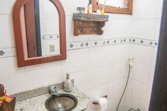 Casa à venda com 4 quartos, 248m² em Matapaca, Niterói