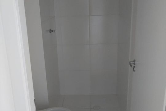 Banheiro de kitnet/studio para alugar com 1 quarto, 24m² em Mooca, São Paulo
