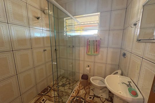 Banheiro da Suíte 2 de casa à venda com 2 quartos, 191m² em Jardim Cruz Alta, Várzea Paulista