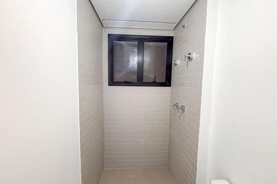 Suíte 2 Banheiro de apartamento à venda com 3 quartos, 264m² em Vila Madalena, São Paulo