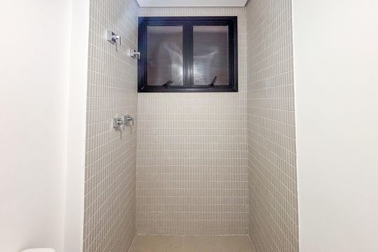 Suíte 1 Banheiro de apartamento à venda com 3 quartos, 264m² em Vila Madalena, São Paulo