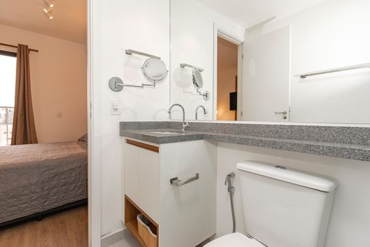 Banheiro de kitnet/studio à venda com 1 quarto, 26m² em Santo Amaro, São Paulo