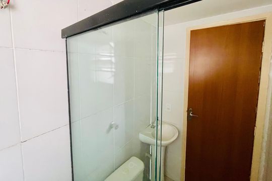 Banheiro de apartamento para alugar com 2 quartos, 48m² em Jardim São Luis, Guarulhos