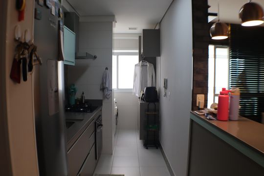 Cozinha de apartamento para alugar com 2 quartos, 78m² em Empresarial 18 do Forte, Barueri