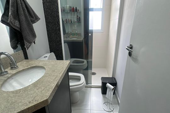 Banheiro de apartamento para alugar com 2 quartos, 78m² em Empresarial 18 do Forte, Barueri
