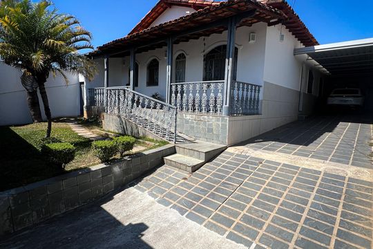 Área Externa de casa à venda com 3 quartos, 450m² em Novo Progresso, Contagem