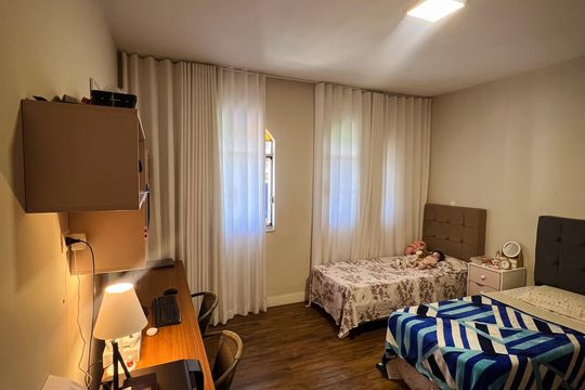 Quarto 2 de casa à venda com 3 quartos, 450m² em Novo Progresso, Contagem
