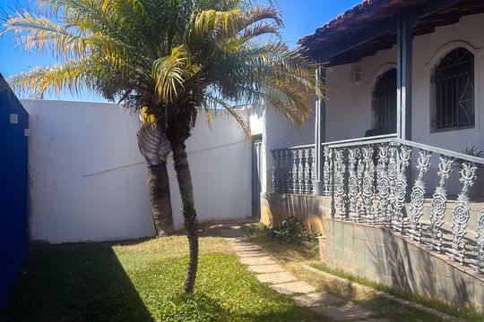 Área Externa de casa à venda com 3 quartos, 450m² em Novo Progresso, Contagem