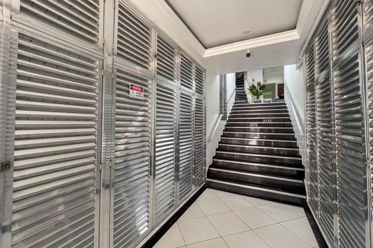 Hall de entrada de apartamento à venda com 2 quartos, 69m² em Liberdade, São Paulo