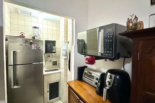 Cozinha de apartamento para alugar com 1 quarto, 30m² em Copacabana, Rio de Janeiro