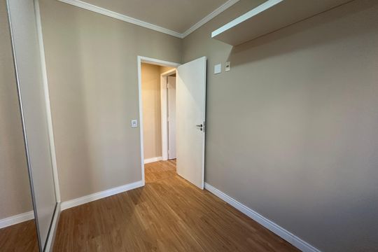 Quarto de apartamento à venda com 2 quartos, 61m² em Jardim Tupanci, Barueri