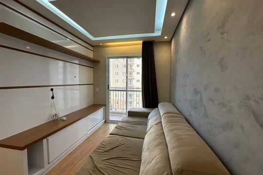 Sala de apartamento à venda com 2 quartos, 61m² em Jardim Tupanci, Barueri