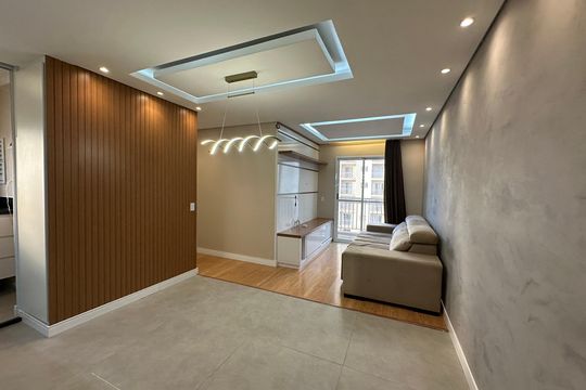 Sala de apartamento à venda com 2 quartos, 61m² em Jardim Tupanci, Barueri