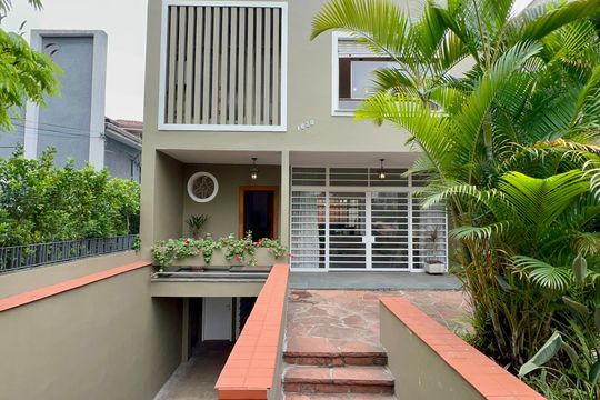 Fachada de casa para alugar com 4 quartos, 306m² em Paraíso, São Paulo