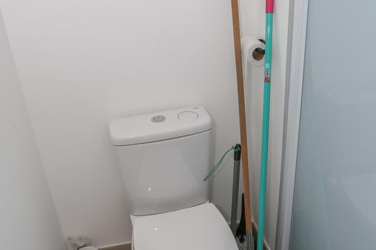 Banheiro de kitnet/studio à venda com 1 quarto, 20m² em Água Branca, São Paulo