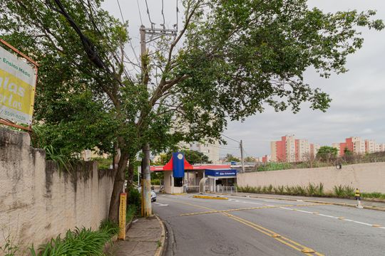 Fachada de apartamento para alugar com 2 quartos, 55m² em Bandeiras, Osasco